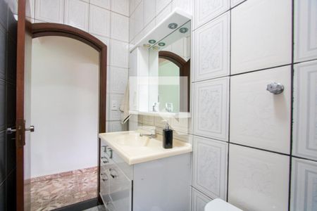 Casa à venda com 199m², 5 quartos e 3 vagas Casa à venda com 199m², 5 quartos e 3 vagasCasa 1 - Banheiro social 2