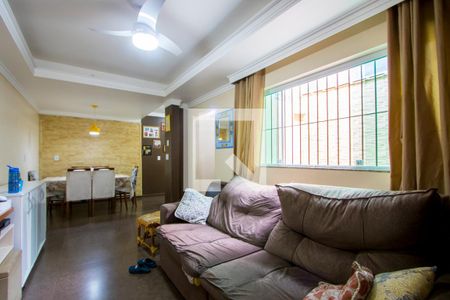 Casa à venda com 199m², 5 quartos e 3 vagas Casa à venda com 199m², 5 quartos e 3 vagasCasa 2 - Sala