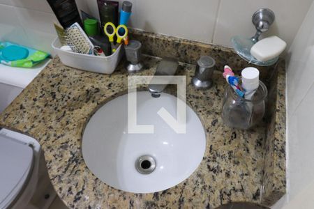 Banheiro de apartamento à venda com 2 quartos, 60m² em Vila Carrão, São Paulo