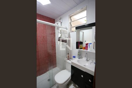 Casa à venda com 250m², 3 quartos e 2 vagasBanheiro da Suíte 2