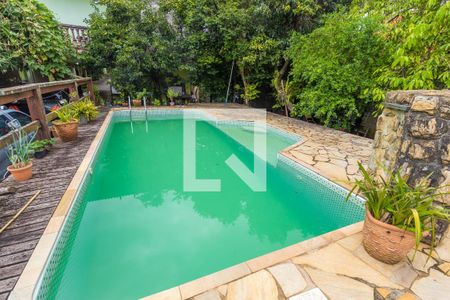 Casa à venda com 400m², 3 quartos e 7 vagas Casa à venda com 400m², 3 quartos e 7 vagasÁrea da Piscina