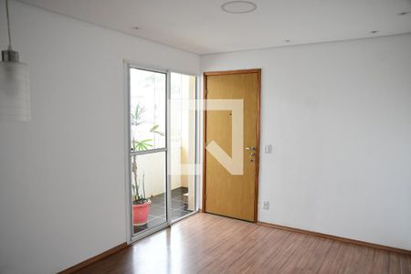 Sala de apartamento para alugar com 2 quartos, 47m² em Jardim Ísis, Cotia