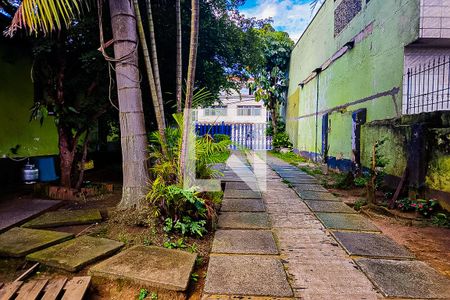 Casa à venda com 360m², 2 quartos e 6 vagasQuintal