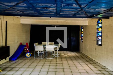 Casa à venda com 360m², 2 quartos e 6 vagasQuintal