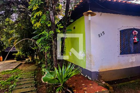 Casa à venda com 360m², 2 quartos e 6 vagasQuintal
