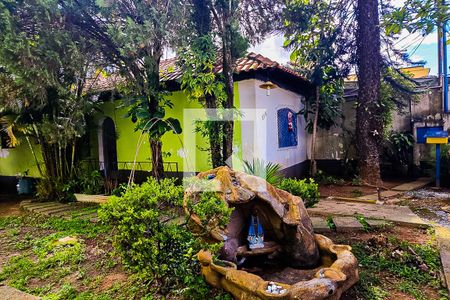 Casa à venda com 360m², 2 quartos e 6 vagasQuintal