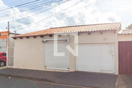 Casa para alugar com 250m², 5 quartos e 4 vagasFachada
