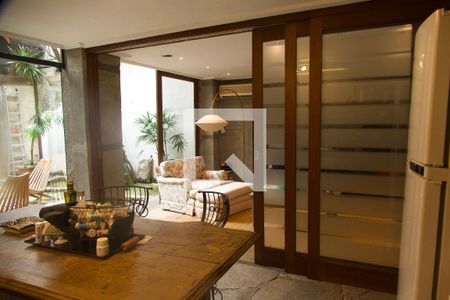 Casa à venda com 320m², 3 quartos e sem vaga Casa à venda com 320m², 3 quartos e sem vagaCozinha americana