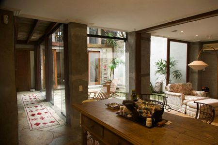 Casa à venda com 320m², 3 quartos e sem vaga Casa à venda com 320m², 3 quartos e sem vagaCozinha americana