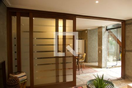 Casa à venda com 320m², 3 quartos e sem vaga Casa à venda com 320m², 3 quartos e sem vagaSala