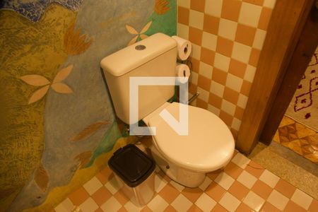 Casa à venda com 320m², 3 quartos e sem vaga Casa à venda com 320m², 3 quartos e sem vagaBanheiro social