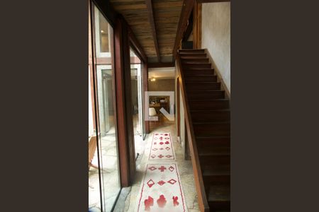 Casa à venda com 320m², 3 quartos e sem vaga Casa à venda com 320m², 3 quartos e sem vagaCorredor