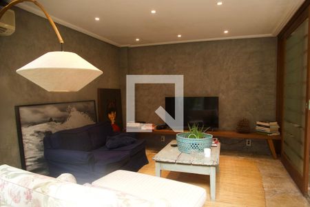 Casa à venda com 320m², 3 quartos e sem vaga Casa à venda com 320m², 3 quartos e sem vagaSala