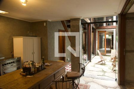 Casa à venda com 320m², 3 quartos e sem vaga Casa à venda com 320m², 3 quartos e sem vagaCozinha americana