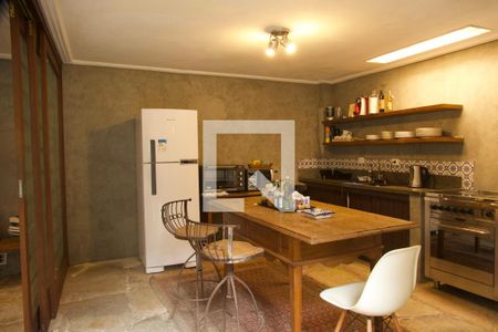 Casa à venda com 320m², 3 quartos e sem vaga Casa à venda com 320m², 3 quartos e sem vagaCozinha americana