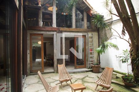 Casa à venda com 320m², 3 quartos e sem vaga Casa à venda com 320m², 3 quartos e sem vagaVaranda interna