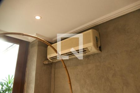 Casa à venda com 320m², 3 quartos e sem vaga Casa à venda com 320m², 3 quartos e sem vagaSala