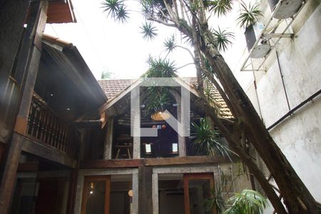 Casa à venda com 320m², 3 quartos e sem vaga Casa à venda com 320m², 3 quartos e sem vagaSala vista