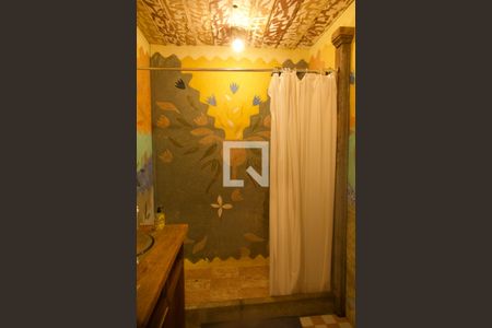 Casa à venda com 320m², 3 quartos e sem vaga Casa à venda com 320m², 3 quartos e sem vagaBanheiro social