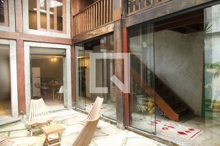 Casa à venda com 320m², 3 quartos e sem vaga Casa à venda com 320m², 3 quartos e sem vagaVaranda interna