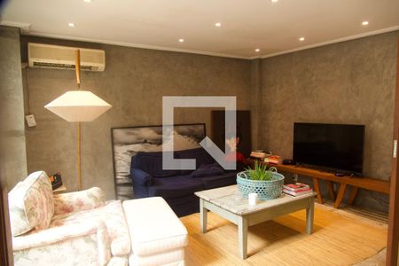 Casa à venda com 320m², 3 quartos e sem vaga Casa à venda com 320m², 3 quartos e sem vagaSala