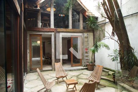 Casa à venda com 320m², 3 quartos e sem vaga Casa à venda com 320m², 3 quartos e sem vagaCozinha americana vista