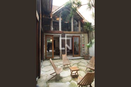 Casa à venda com 320m², 3 quartos e sem vaga Casa à venda com 320m², 3 quartos e sem vagaVaranda interna