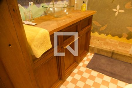 Casa à venda com 320m², 3 quartos e sem vaga Casa à venda com 320m², 3 quartos e sem vagaBanheiro social