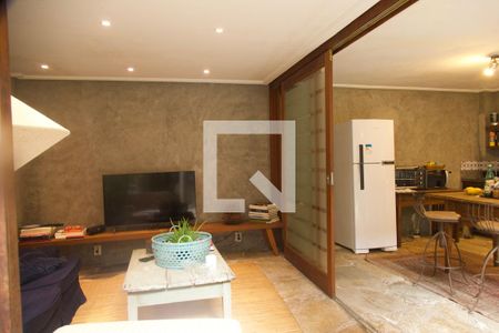 Casa à venda com 320m², 3 quartos e sem vaga Casa à venda com 320m², 3 quartos e sem vagaSala