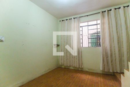 Sala de casa para alugar com 2 quartos, 65m² em Conjunto Residencial José Bonifácio, São Paulo