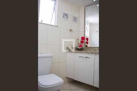 Banheiro de casa de condomínio à venda com 3 quartos, 190m² em Piedade, Rio de Janeiro