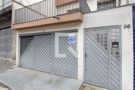 Casa à venda com 100m², 2 quartos e 2 vagas Casa à venda com 100m², 2 quartos e 2 vagasFachada