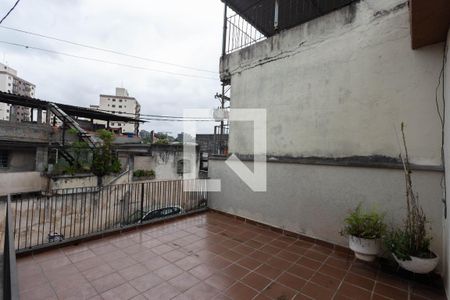 Casa à venda com 100m², 2 quartos e 2 vagas Casa à venda com 100m², 2 quartos e 2 vagasVaranda