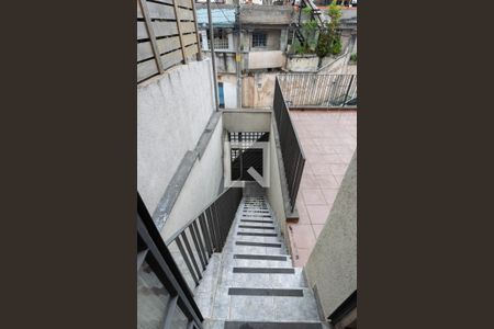 Casa à venda com 100m², 2 quartos e 2 vagas Casa à venda com 100m², 2 quartos e 2 vagasEscadas