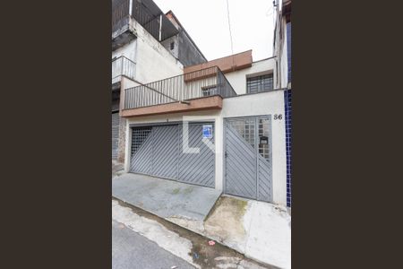Casa à venda com 100m², 2 quartos e 2 vagas Casa à venda com 100m², 2 quartos e 2 vagasFachada