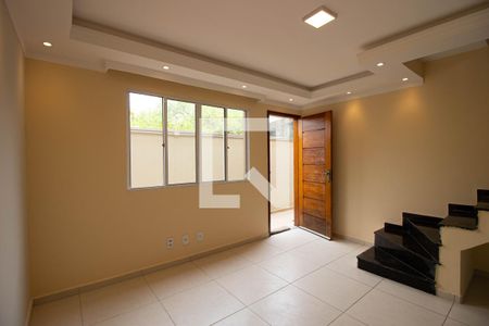 Sala de casa para alugar com 2 quartos, 64m² em Vila Monte Santo, São Paulo