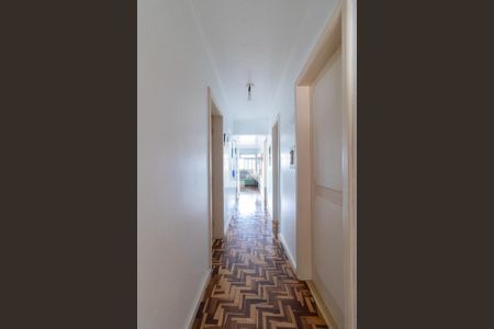 Casa à venda com 240m², 3 quartos e 2 vagasCorredor