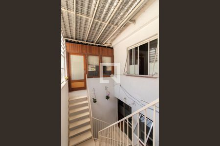 Casa à venda com 240m², 3 quartos e 2 vagasEscadas