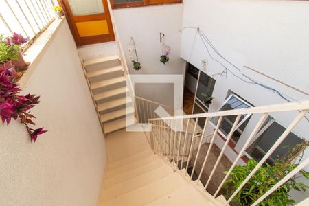 Casa à venda com 240m², 3 quartos e 2 vagasEscadas