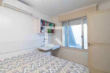 Quarto 1 de casa para alugar com 3 quartos, 240m² em Santo Antônio, Porto Alegre