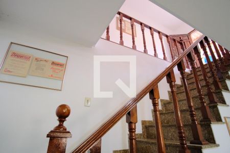 Casa à venda com 250m², 4 quartos e 3 vagasEscada