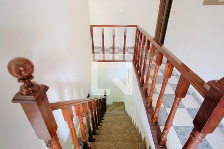 Casa à venda com 250m², 4 quartos e 3 vagasEscada