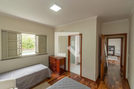 Casa à venda com 330m², 4 quartos e 4 vagas Casa à venda com 330m², 4 quartos e 4 vagasSuíte 2