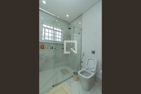 Casa à venda com 330m², 4 quartos e 4 vagas Casa à venda com 330m², 4 quartos e 4 vagasBanheiro da Suíte 1