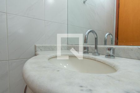 Casa à venda com 330m², 4 quartos e 4 vagas Casa à venda com 330m², 4 quartos e 4 vagasDetalhe Banheiro da Suíte 4