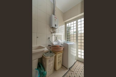 Casa à venda com 330m², 4 quartos e 4 vagas Casa à venda com 330m², 4 quartos e 4 vagasÁrea de Serviço