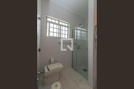 Casa à venda com 330m², 4 quartos e 4 vagas Casa à venda com 330m², 4 quartos e 4 vagasBanheiro da Suíte 2
