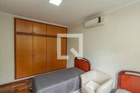 Casa à venda com 330m², 4 quartos e 4 vagas Casa à venda com 330m², 4 quartos e 4 vagasSuíte 2
