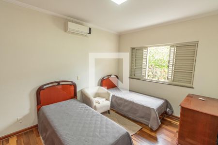 Casa à venda com 330m², 4 quartos e 4 vagas Casa à venda com 330m², 4 quartos e 4 vagasSuíte 2