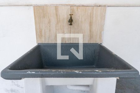 Casa à venda com 500m², 5 quartos e 4 vagasCasa 4 - Área de serviço Detalhe